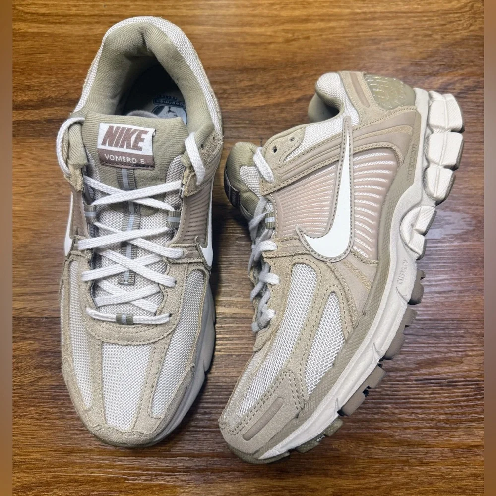 NIKE Zoom Vomero 5 Men’s 8.5/ Women’s 10 - Picture 2 of 9